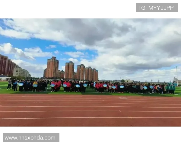 小学足球比赛精彩落幕各班队伍展现团结拼搏精神